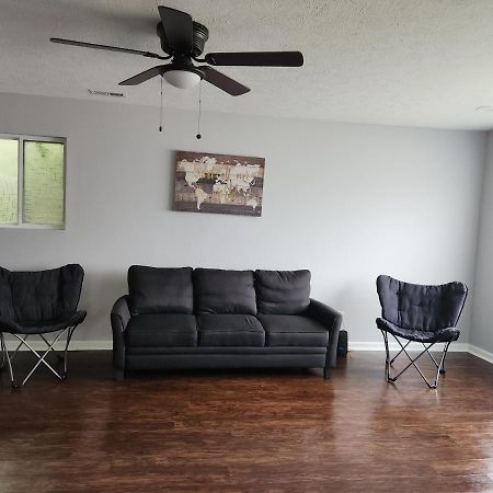 5 Min From Downtown Indy Apartment อินเดียนาโพลิส ภายนอก รูปภาพ